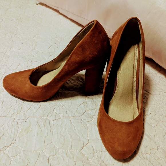 Shoes - Picture 1 of 2